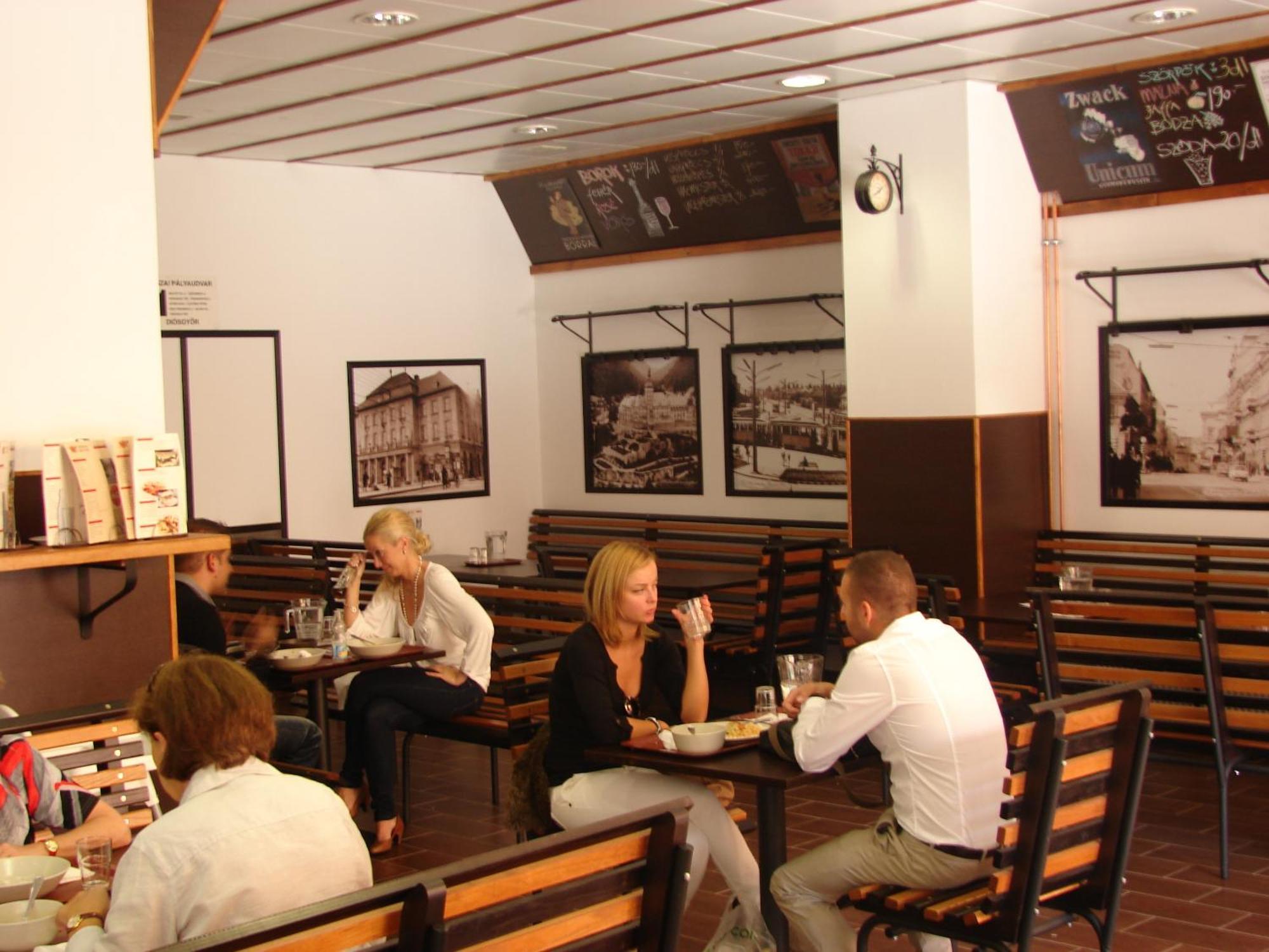 Promenade Panzio Bed and Breakfast Miskolc Buitenkant foto