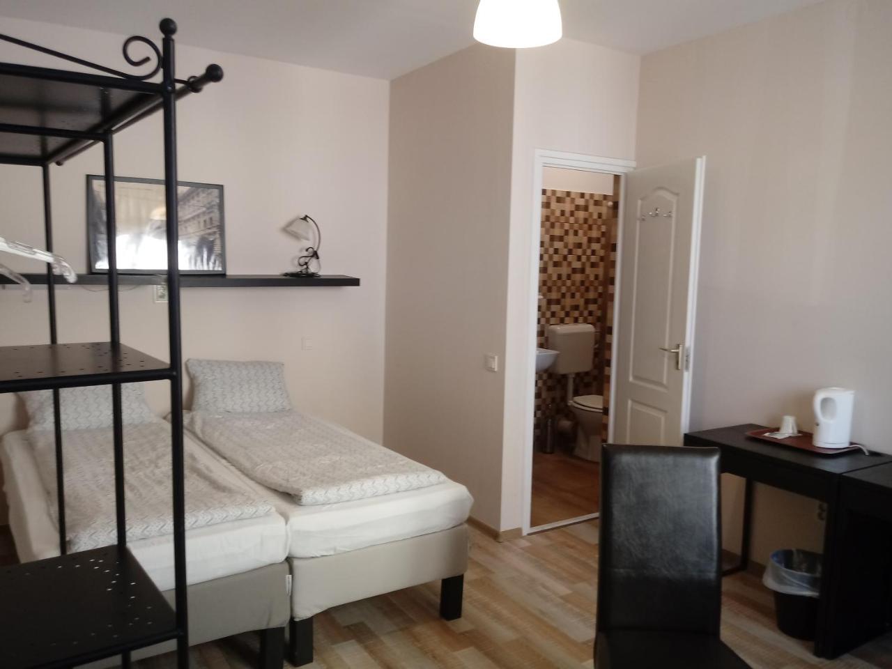 Promenade Panzio Bed and Breakfast Miskolc Buitenkant foto