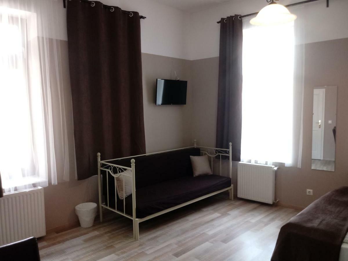 Promenade Panzio Bed and Breakfast Miskolc Buitenkant foto