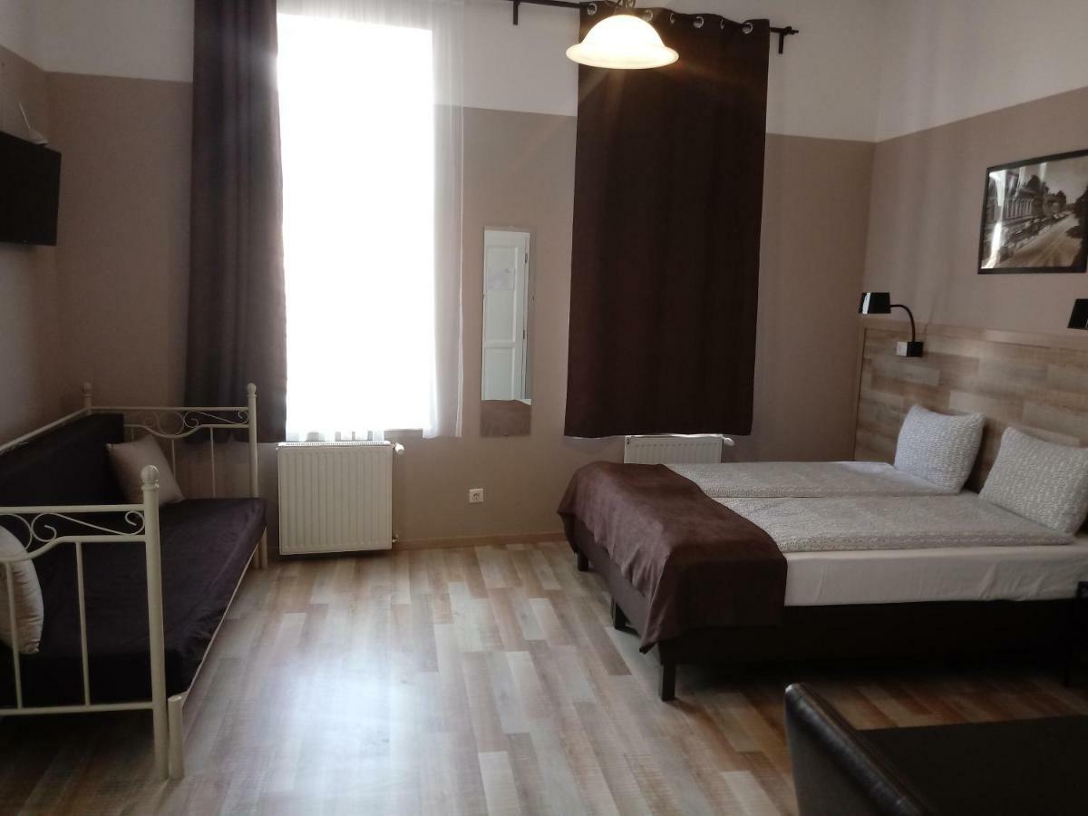 Promenade Panzio Bed and Breakfast Miskolc Buitenkant foto