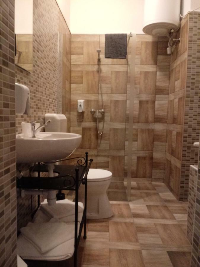 Promenade Panzio Bed and Breakfast Miskolc Buitenkant foto